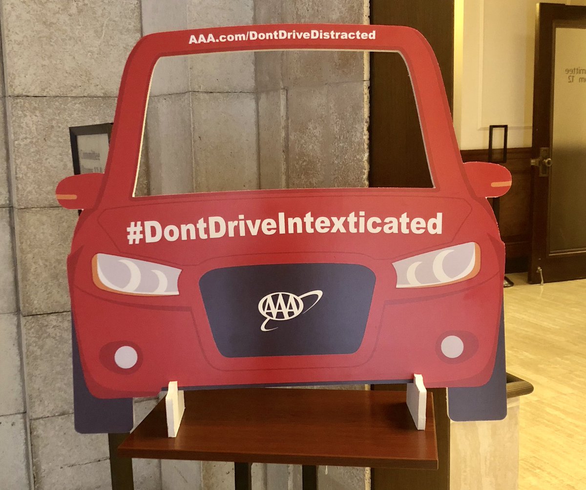 Don’t drive intoxicated. Don’t drive intexticated. Both are dangerous and deadly. <a href="/AAAMidAtlantic/">squirmlord</a> #DontDriveDistracted #DontDriveIntexticated