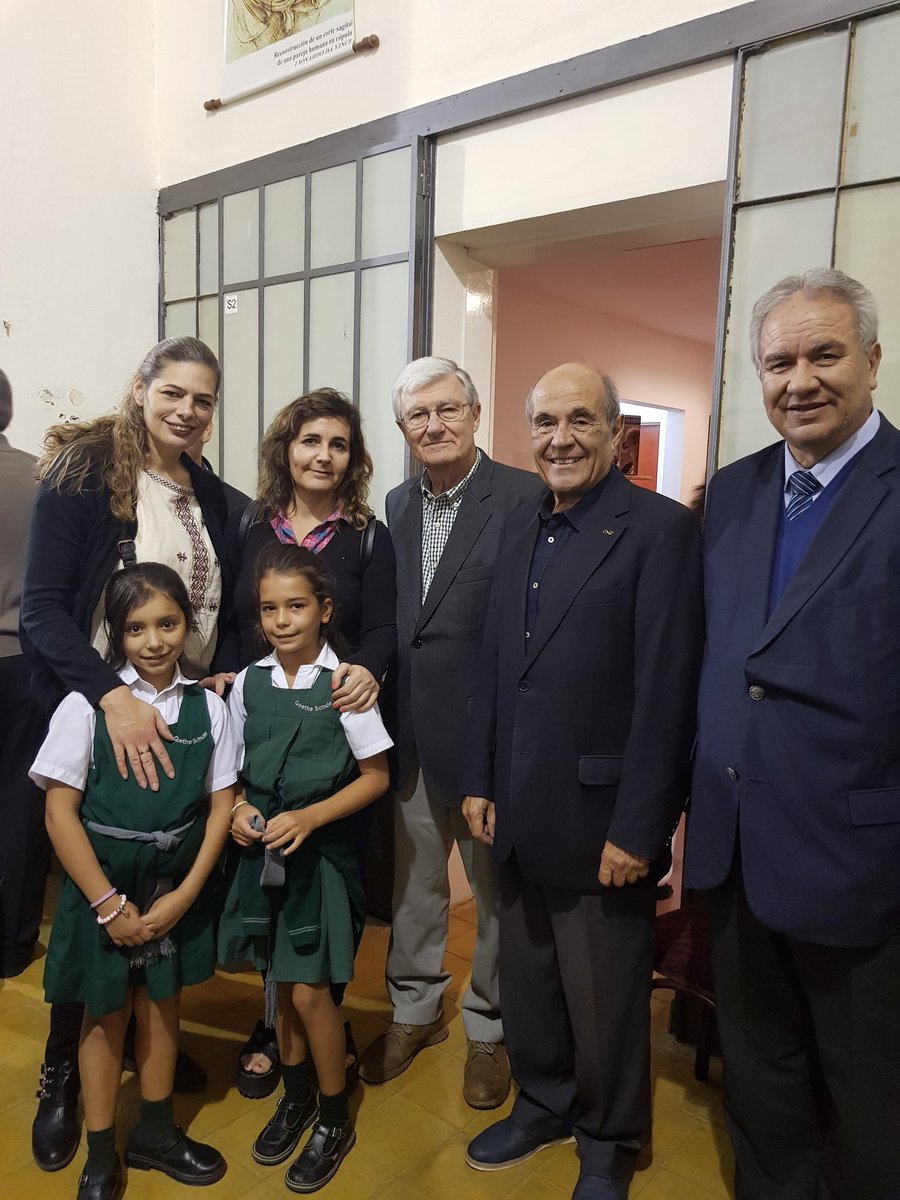 MorenoPascasio's tweet photo. Las alumnas que representan a todos los ganadores del concurso Personalidades de la ciencia recibieron su premio y pasaron a visitarme.@gobdecordoba @unc_cordoba .Gracias a la primera Academia Nacional de nuestro país fundada por Sarmiento para fomentar la ciencia. https://t.co/skzhUbm2Re