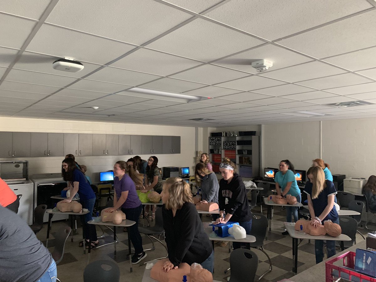 ATCHealthScienc's tweet photo. CPR classes!! Never too young to save a life!! #StayingAlive https://t.co/4fCxN5A3cd