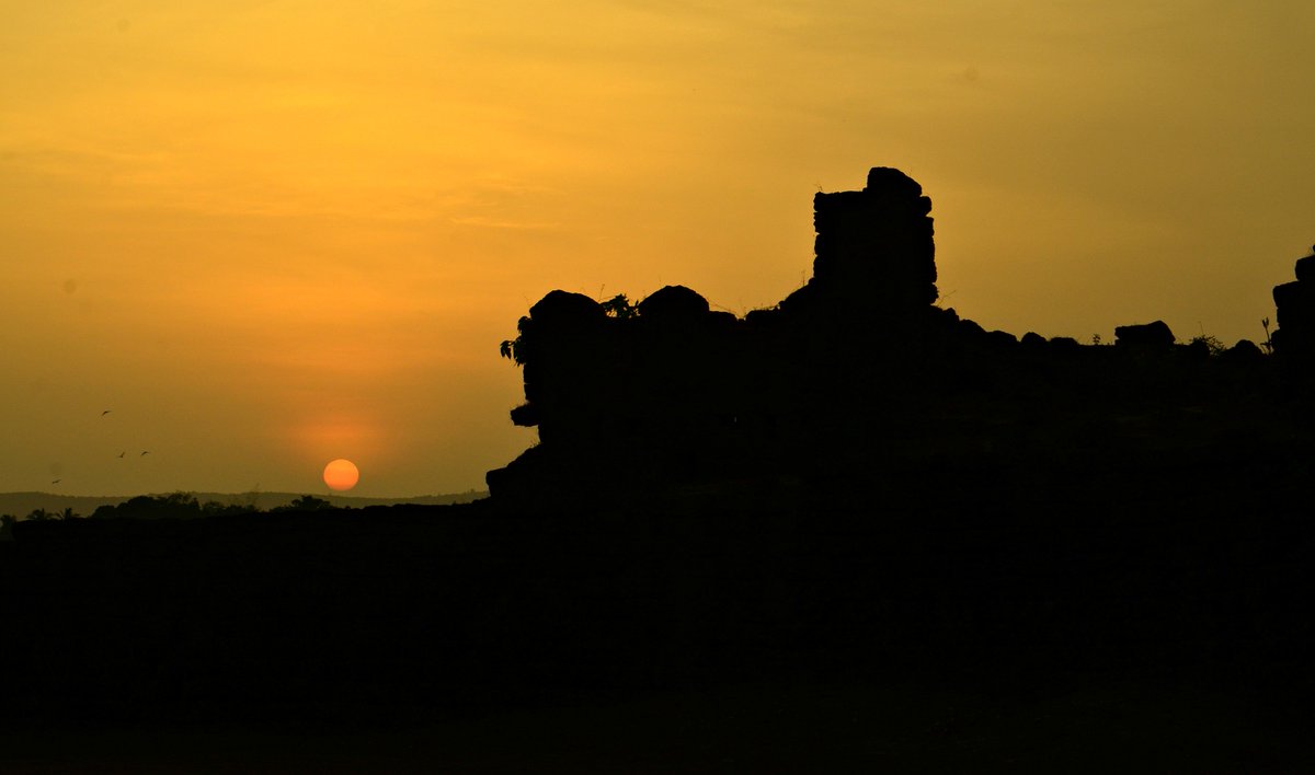 wayfarerscorner's tweet photo. A memorable sunset from the ruins of Mirjan Fort near Gokarna.
https://t.co/VGfLifoqaF

#mirjan #gokarna https://t.co/mPAlTNkdAK