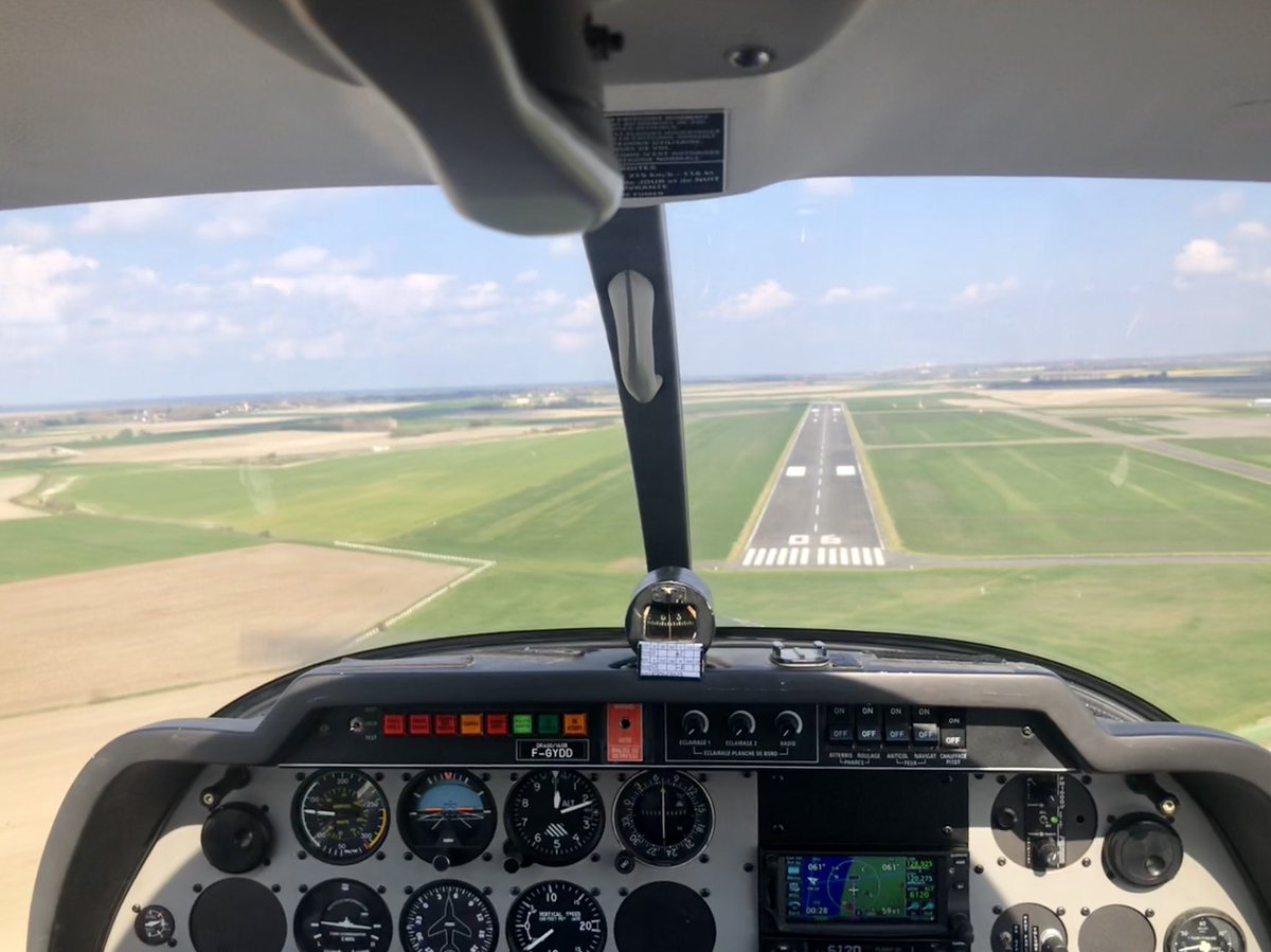TPilotes's tweet image. Landing LFAC calais mark #robindr400 @RobinAircraft #pilotlife