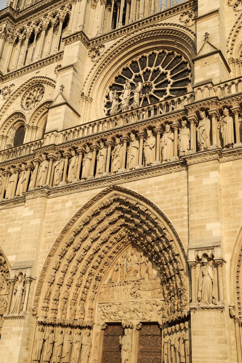 itinera_magica's tweet photo. Hier soir, je suis allée photographier #NotreDame, la plus belle église du monde à mes yeux. Mon cœur saigne de la voir en flammes, j’en pleure... De tout cœur avec les pompiers de Paris. 💔Quel drame. https://t.co/O3CupIPWRP