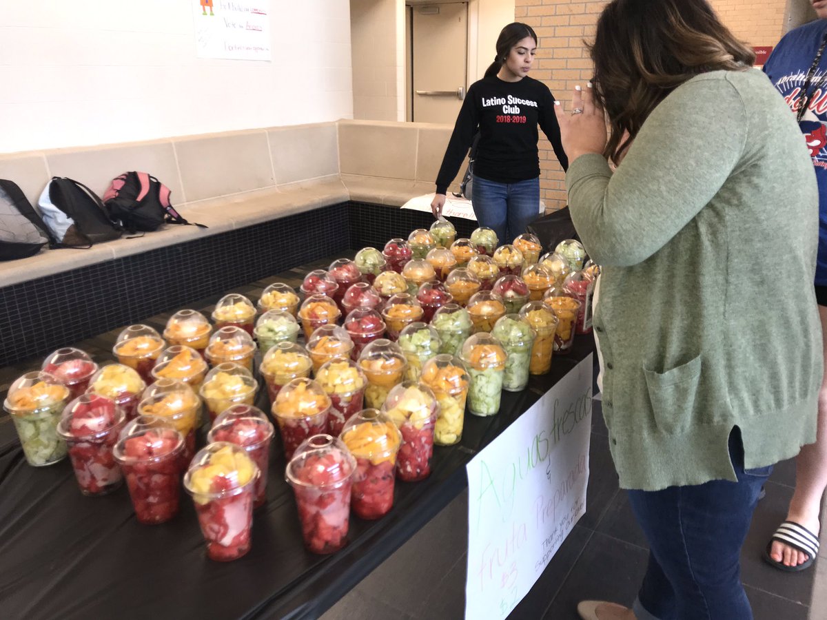 AlhsLatino's tweet photo. Latino success SOLD OUT! Thank you to everyone who bought their fruta and aguas! #lationsunited #LynxNation https://t.co/NkqfmOo3dv
