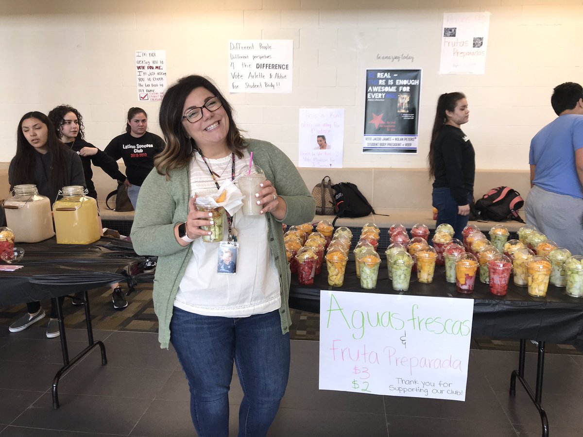 AlhsLatino's tweet photo. Latino success SOLD OUT! Thank you to everyone who bought their fruta and aguas! #lationsunited #LynxNation https://t.co/NkqfmOo3dv
