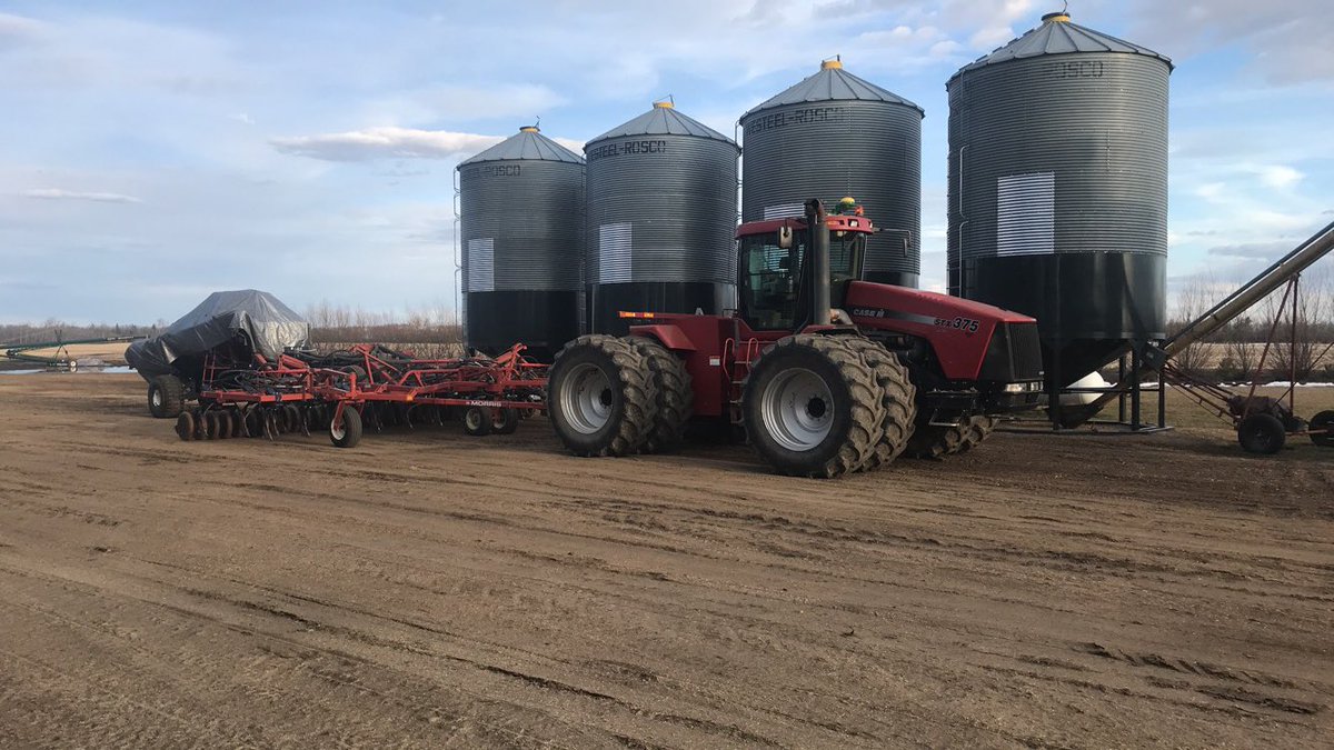 dylanrobinson27's tweet photo. Joined the 21st century in farm equipment. Gonna be nice having closed centre hydraulics on the drill. #plant19 #monthtogo #efilive https://t.co/w4SJVa4uEL