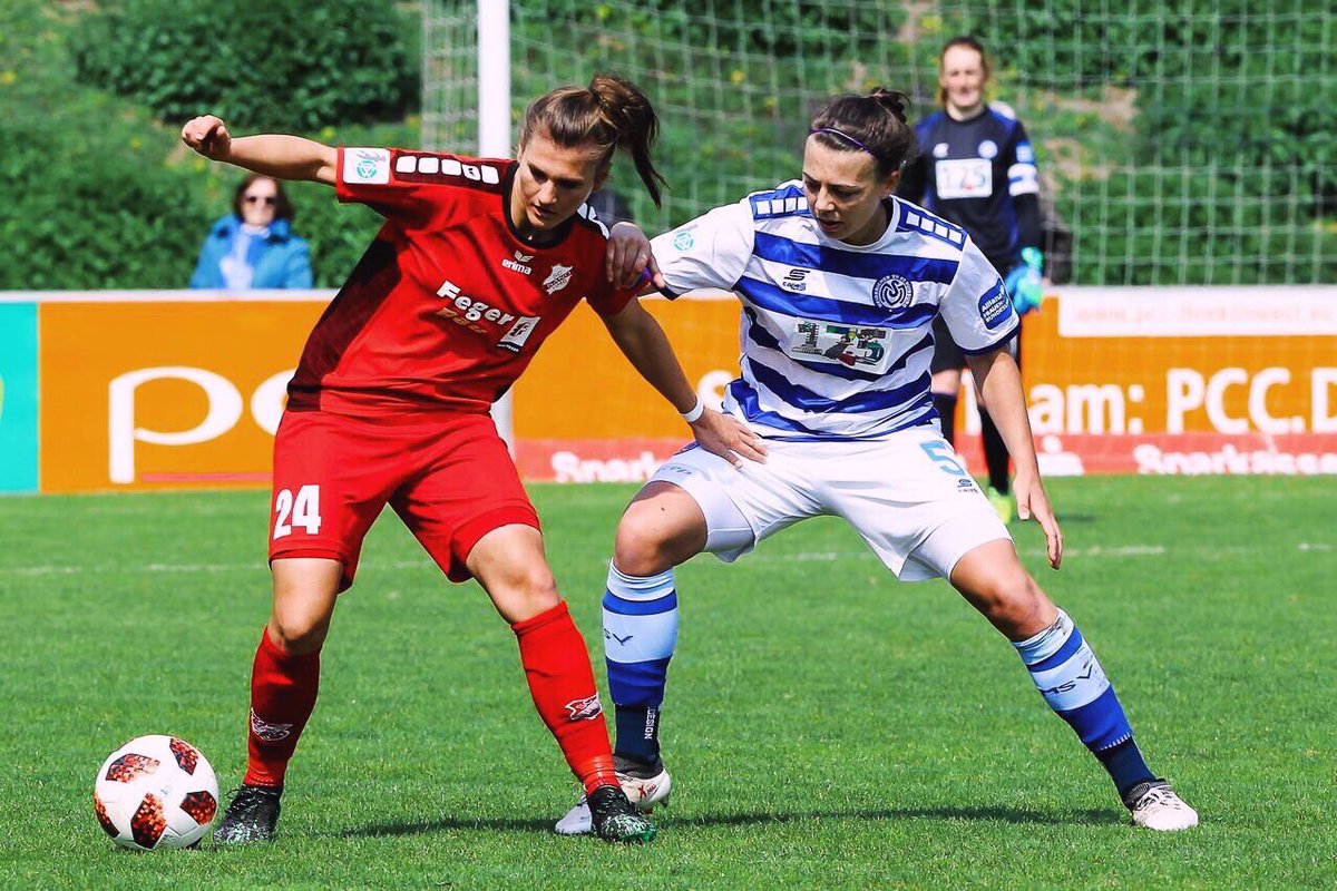 MeikaylaMoore's tweet photo. stalemate. #goodfight #MSVSCS #onepoint #kopfhochzebras #msvfrauen #msvduisburg #tapedesign #tapedesignuk #tapedesignsocks https://t.co/ETySDHJ7mW