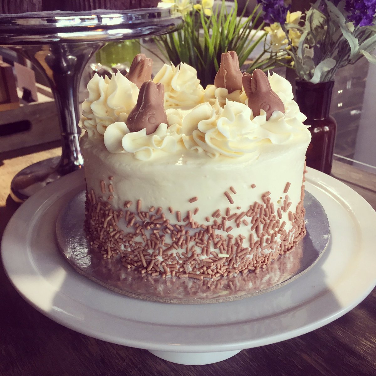 cupcake_project's tweet photo. Para esa pequeña reunión, un pastel de conejito siempre queda bien.  Pedidos con 1 día de anticipación. Rinde para 6 personas.🐰🎂.
#thecupcakeproject #pasteldeconejito #polanco #cdmx #mexico🇲🇽 https://t.co/u5aWMjsean