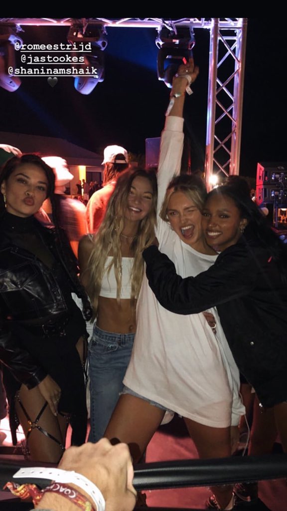 costellgossip's tweet photo. Coachella 2018 🖤✌🏼😂@erikacostell #chellavibes https://t.co/U0MU9DmSDU