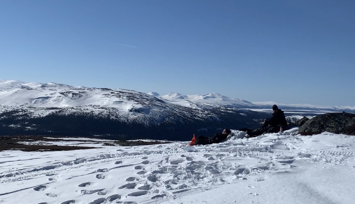 Ipadiosd's tweet photo. Igår åt jag lunch med denna underbara utsikt! Så underbart med vårvinter ☀️ https://t.co/Tt7raMn5Ai
