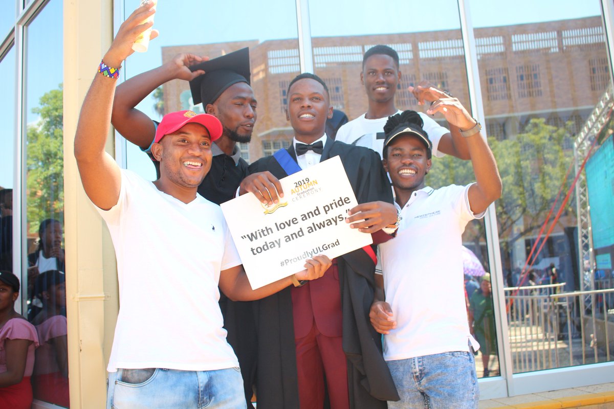 ULvarsity's tweet photo. #ULAutumnGrad2019 #ProudlyULGrad https://t.co/PmKAeuEzRS