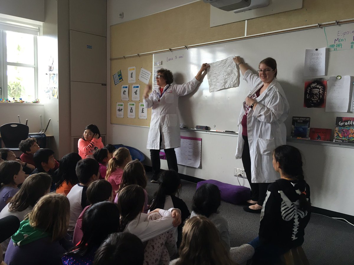 MmeSevie's tweet image. #swSIS The experiment has started and the kids are intrigued! @ScienceWorldTR @scienceworldca