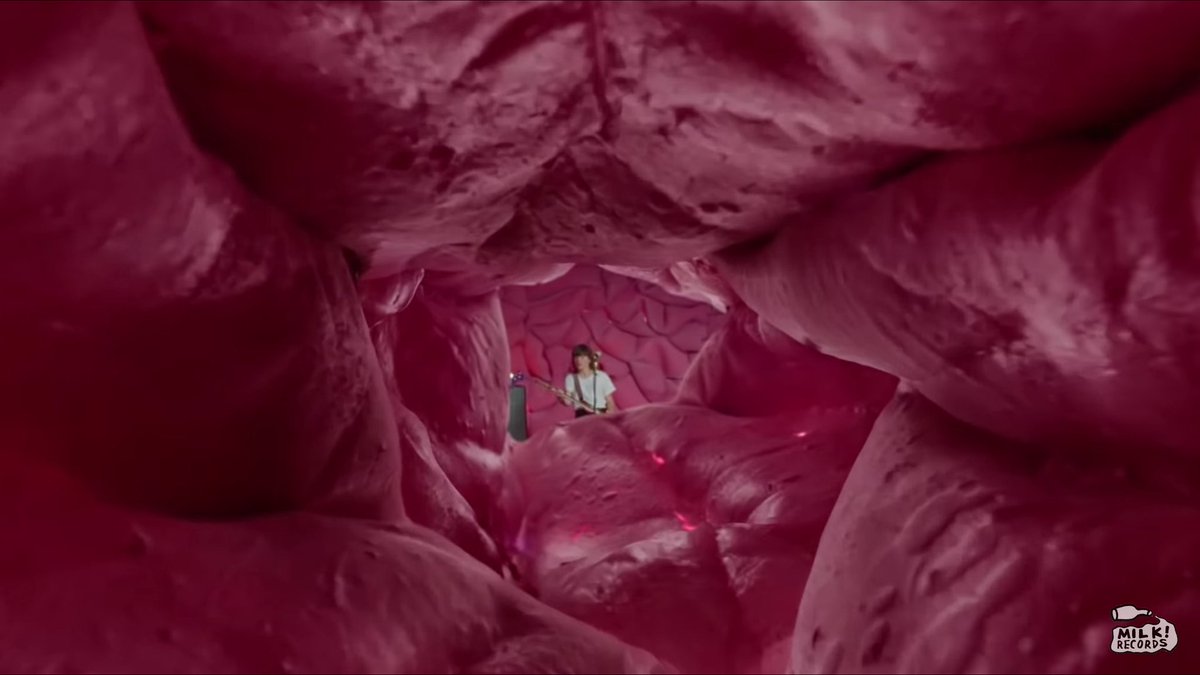 heycamarade's tweet photo. [Clip du jour] #1 
@courtneymelba dévoile le clip de "Everybody Here Hates You" 

19.04.19 sort un Vinyle avec les morceaux "Everybody Here Hates You" et "Small Talk" 
@milk_records

Play Now >> https://t.co/5tDulgCg2a https://t.co/cuMpo81Q3q