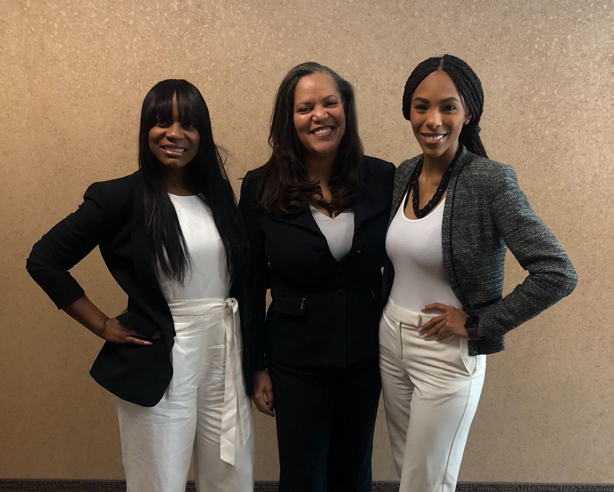 enigsu's tweet photo. @GeorgiaStateU students Chante' Knox &amp; Dia Davis of @delivher competed against 25 teams in the @SchulzeSchool #eFest2019 Pitch Slam in Minneapolis this past weekend &amp; won $75,000 as the Grand Champion! That's #entrepreneurship #TheStateWay! #ENIGSU #GeorgiaState #RobinsonCollege https://t.co/HXktIxXwJI