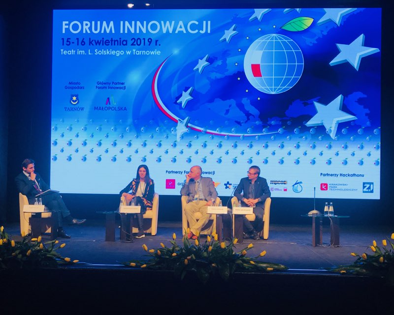 IKEAPolska's tweet photo. Małgorzta Bochenek, dyrektor ds. innowacji z #IKEApl podczas #ForumInnowacji - Duże firmy i #startup.y mają do odrobienia lekcje w zakresie wypracowania jak najbardziej efektywnej współpracy,aby wprowadzać jak najlepsze rozwiązania dla klientów.
@Economic_Forum #IKEA #innowation https://t.co/Ys8kD6nzVx