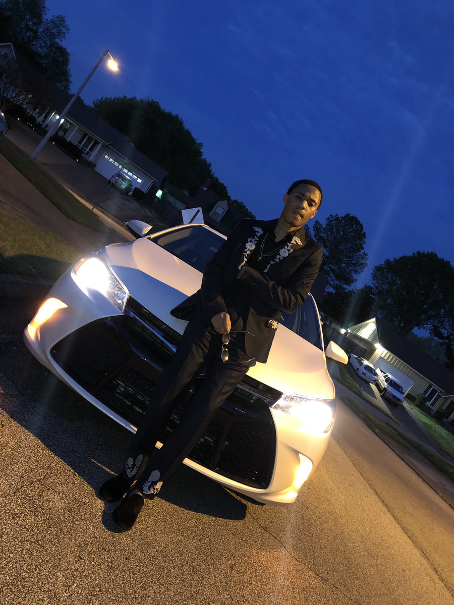 mattblkout's tweet photo. you can say i was feelin my self🥶 #RAISINGHELL #Prom2k19 #SENDEMSTR8TOHELL https://t.co/Co6vM6WvK3