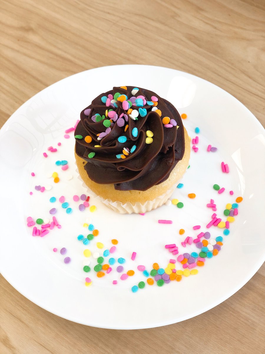 Happiness is only one cupcake away ✨ | #susiessweetshoppe