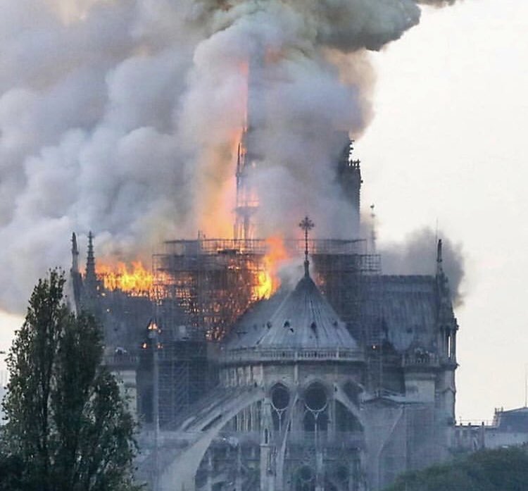 Gördüğüme inanmak istemiyorum. #NotreDame