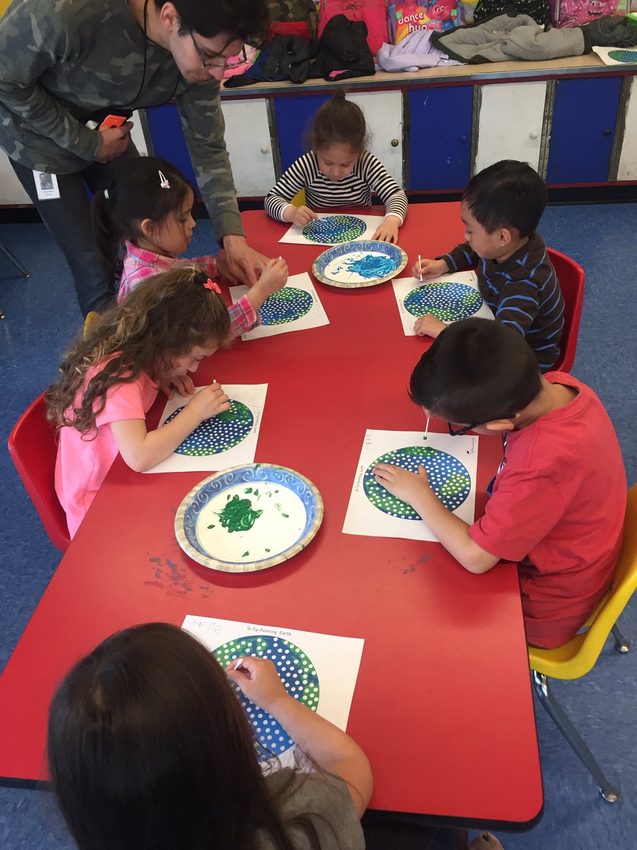 msmPKYPreK's tweet photo. This morning and afternoon students created the Earth for Earth Day using paint and Q-tips to develop fine motor skills!! @parkwayschoolem @frank_lukasik https://t.co/OCEXI2MDmp