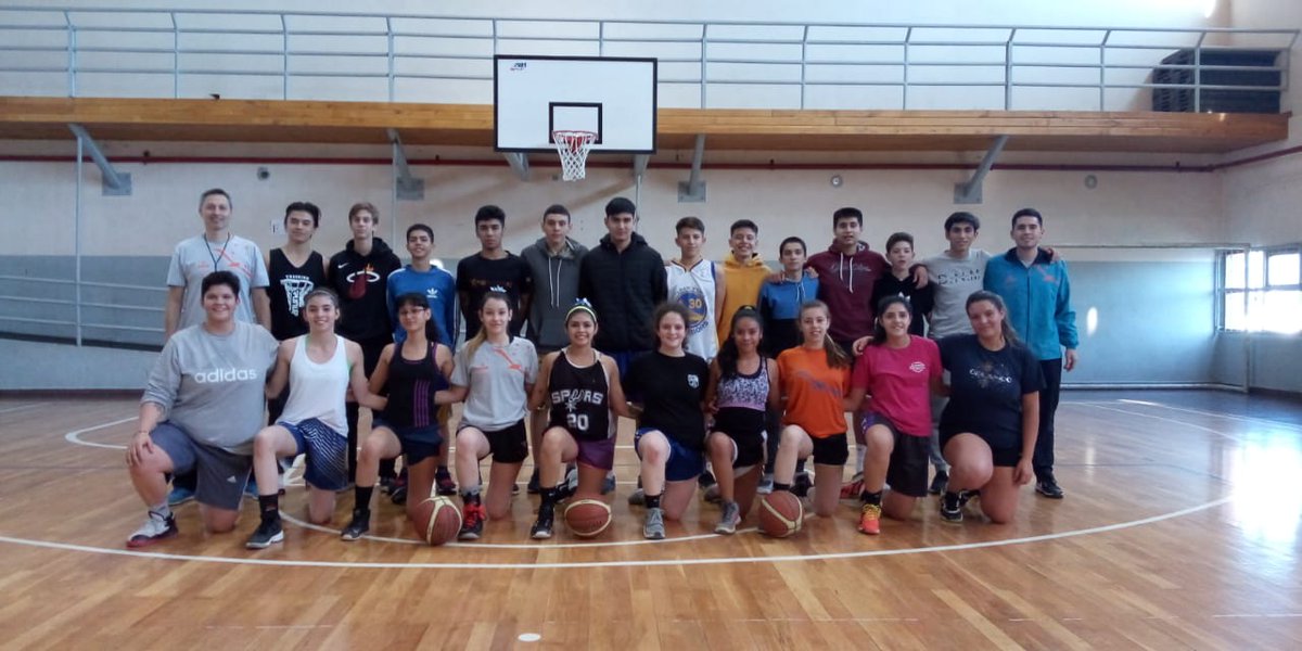 Deportes_tdf's tweet photo. ENTRENAMIENTOS PRE EPADE 🤩
Ya casi están los seleccionados para viajar a #Bariloche ¡Vamos Fuego! 💪 #DeportesTDF #PolíticasDeportivas #RosanaBertone https://t.co/Lz8Ga9qBMh