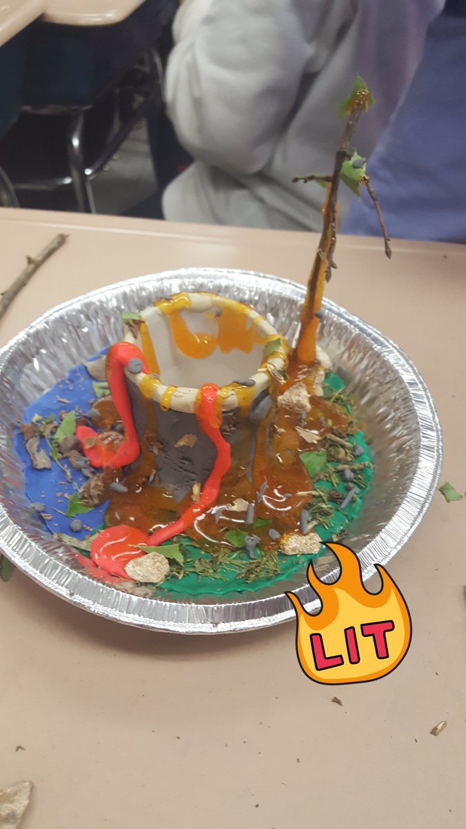 BMSAirhart's tweet photo. Volcano building. https://t.co/1Y5nzVi9Bp
