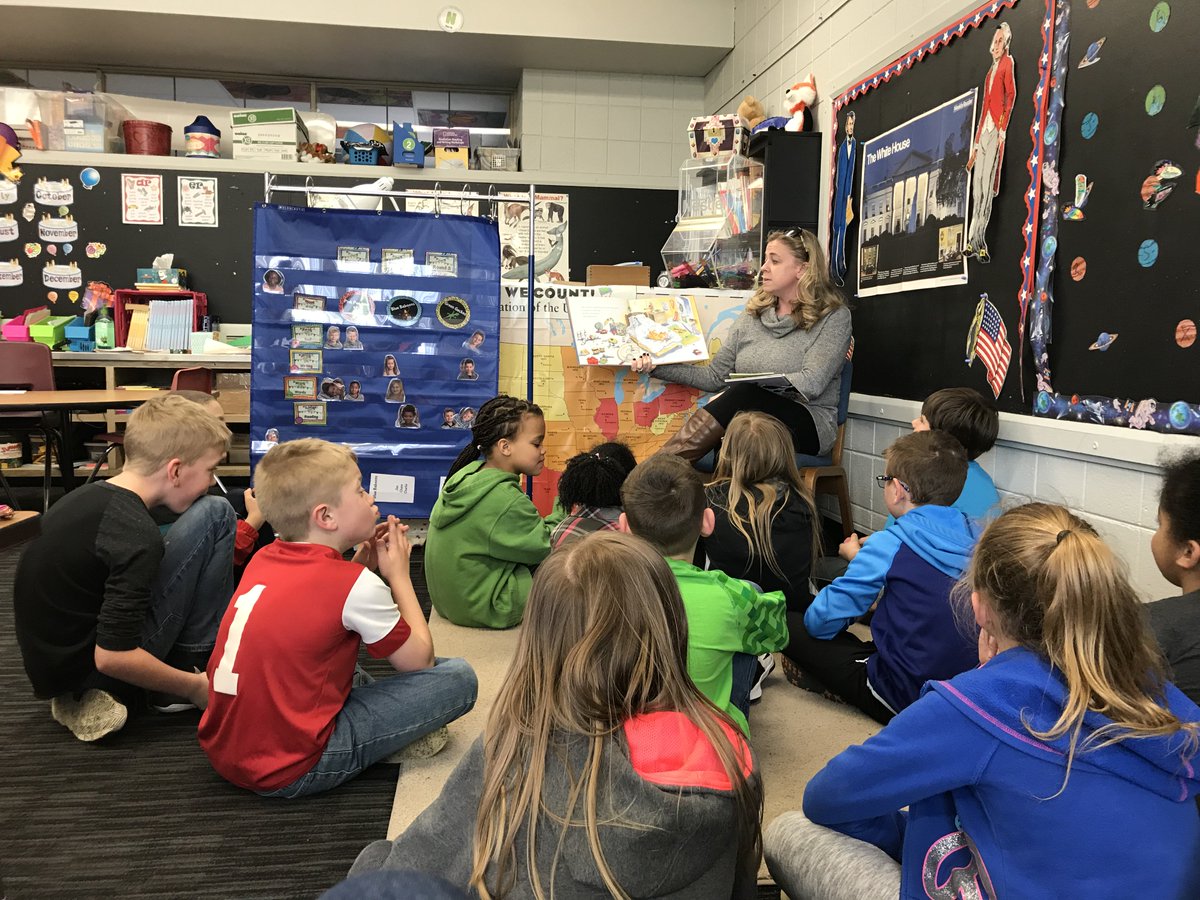 CrestonCCSD's tweet photo. Thank you to our latest 2nd grade mystery reader, Mrs. Ranken. https://t.co/JtEhq7R3Rd