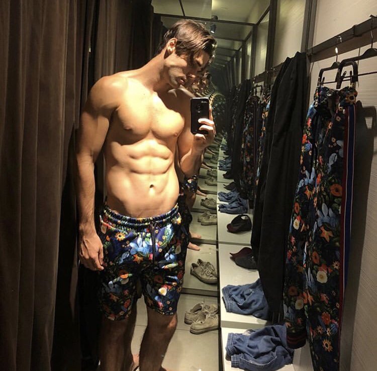 trevor_rea's tweet photo. Shorts or pants? https://t.co/rFGhkSF9uj