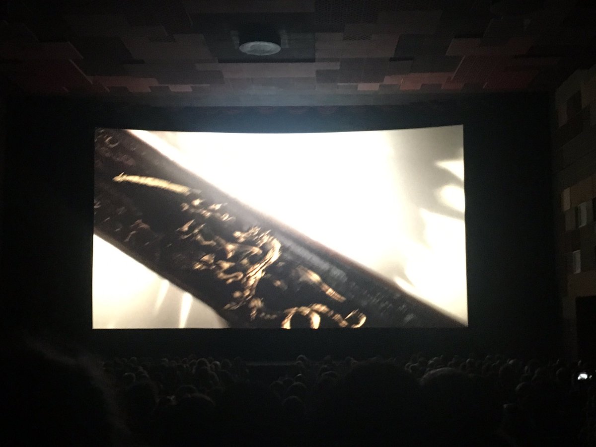 SkyOesterreich's tweet photo. Endlich ist es so weit! Die achte & finale Staffel von #GameOfThornes ist da! Wir haben die erste Folge schon mal im Gartenbaukino gesehen 🥶😱 #SkyNight #SkyXGoT #FortheThrone #GoT https://t.co/8Q8nweFFXJ