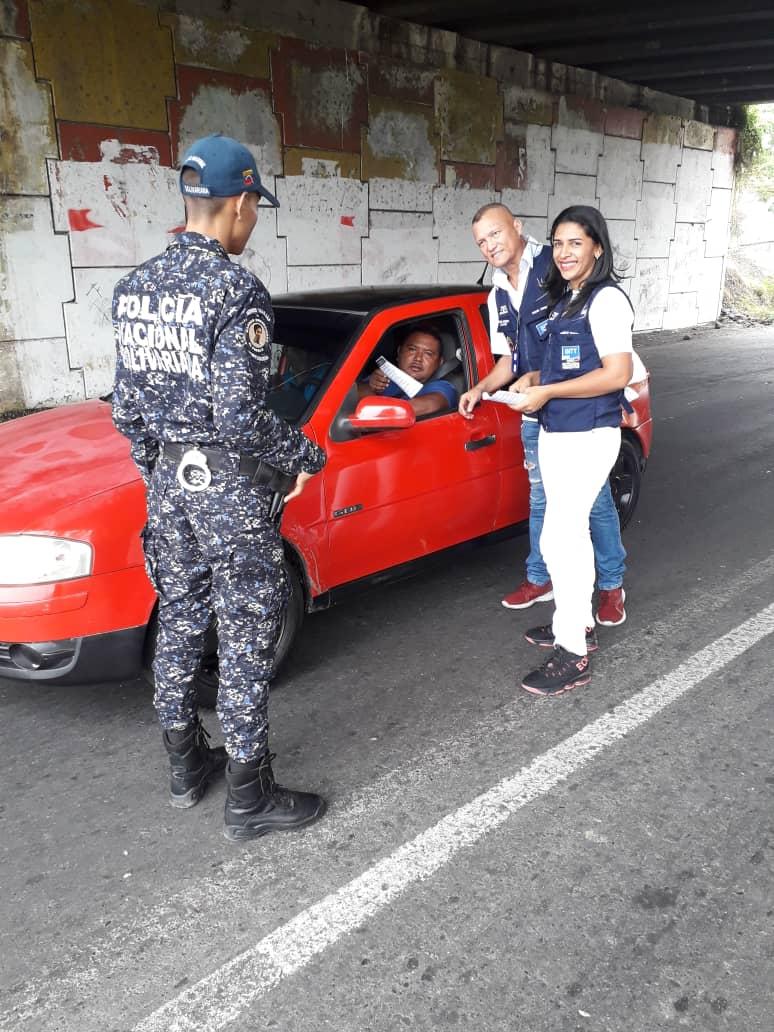 guanare_intt's tweet photo. #15Abr| Funcionarios del @guanare_intt en conjunto con la PNB. Cumpliendo con el operativo #SemanaSantaSegura2019 . Desde el punto de control Puente Quebrada de La Virgen.
@INTToficial @tupamarohipolit @JCarDuque @rafaelcalles @francessco_4020 https://t.co/0M0Vmx035p