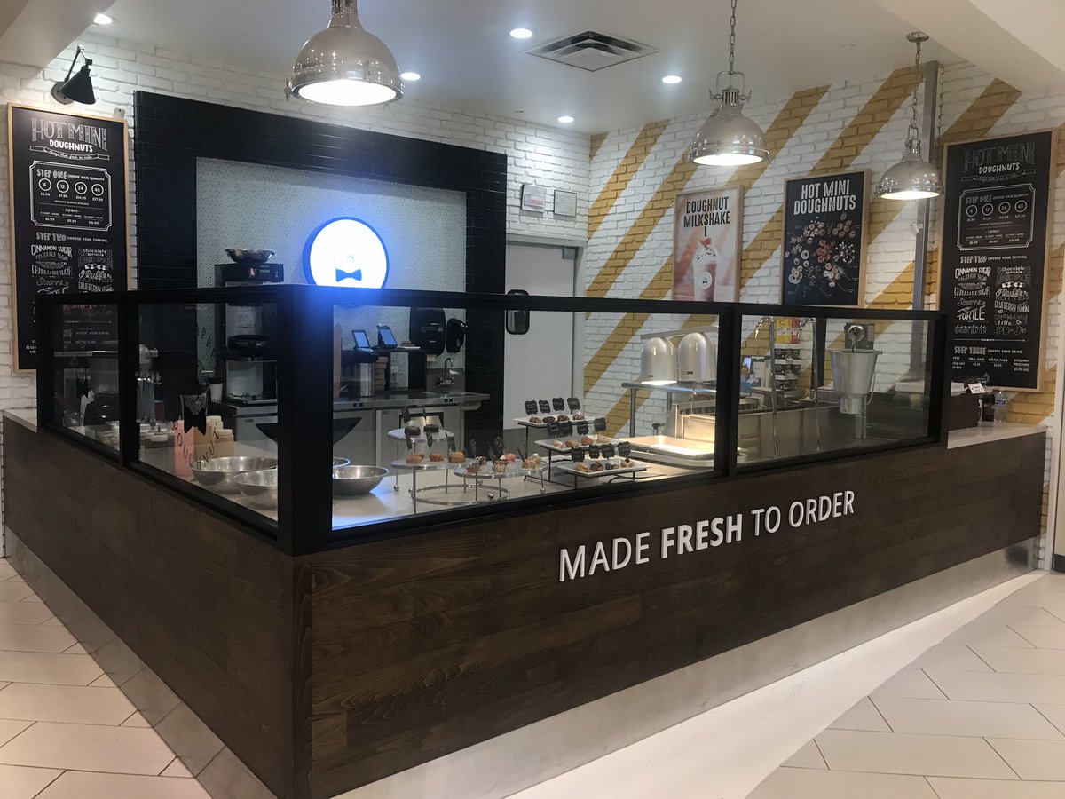 MeaganWristen's tweet image. Enjoying so hot mini donuts from @thedapperdoughnut at the @GalleriaDallas #visitaddison #stayandplayaddison