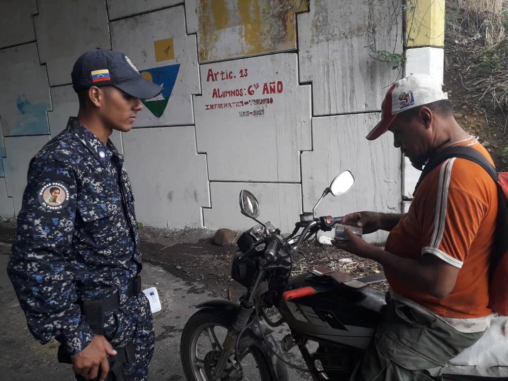 guanare_intt's tweet photo. #15Abr| Funcionarios del @guanare_intt en conjunto con la PNB. Cumpliendo con el operativo #SemanaSantaSegura2019 . Desde el punto de control Puente Quebrada de La Virgen.
@INTToficial @tupamarohipolit @JCarDuque @rafaelcalles @francessco_4020 https://t.co/0M0Vmx035p