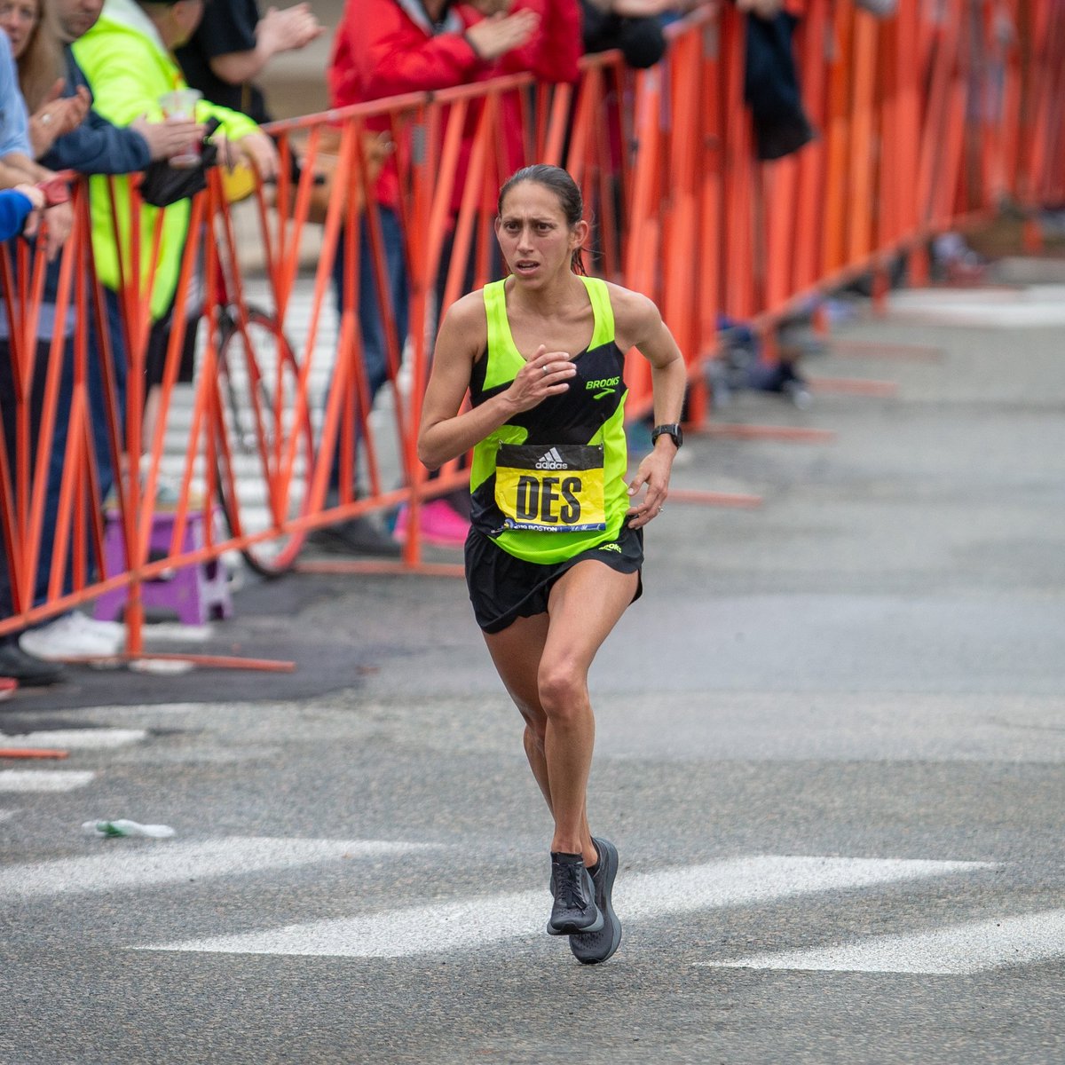brooksrunning's tweet image. .@des_linden showed up ready to take on #Boston2019 today. Congrats on 5th place, and 2nd American, Des! #RunHappyBOS #KeepShowingUp (📷 @newtonphoto)