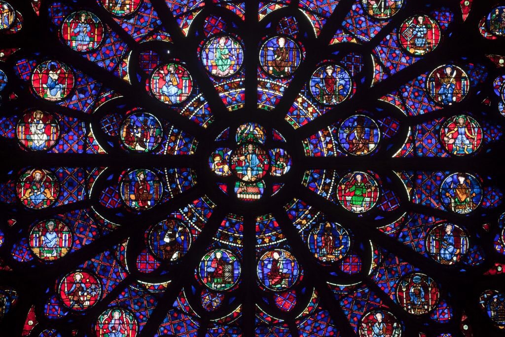 No es solo la aguja. Son las esculturas, los retablos, los cuadros, las vidrieras, su archivo,... Es la historia del arte y la humanidad convertida en ceniza. #NotreDame