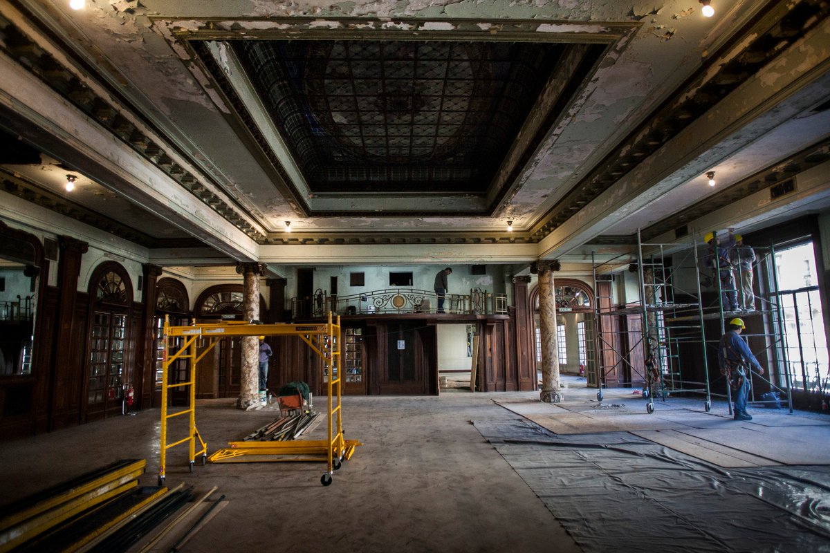 DelMolinoOk's tweet photo. Restauración del Salón Principal🛠
Comenzó el inicio de obra en salón principal del primer piso del Edificio.
¿Sabes que famosa artista internacional grabo un videoclip en este salón?
#restauracion #luminaria #edificiodelmolino
#patrimonio https://t.co/7MVBSnj8yz