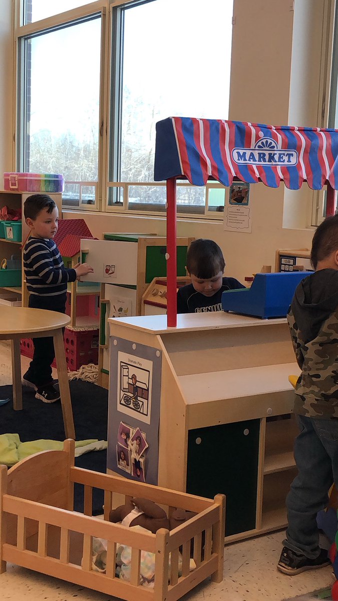 MsKrayPreK's tweet photo. Collaborative learning in action today! #handsonlearning #prek #lb65 #learningthroughplay https://t.co/3L8N8JS24V