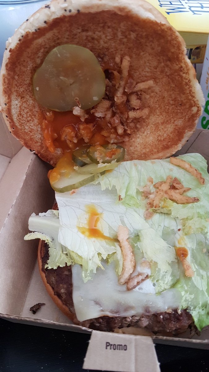 Kyle McKinnon tweet media