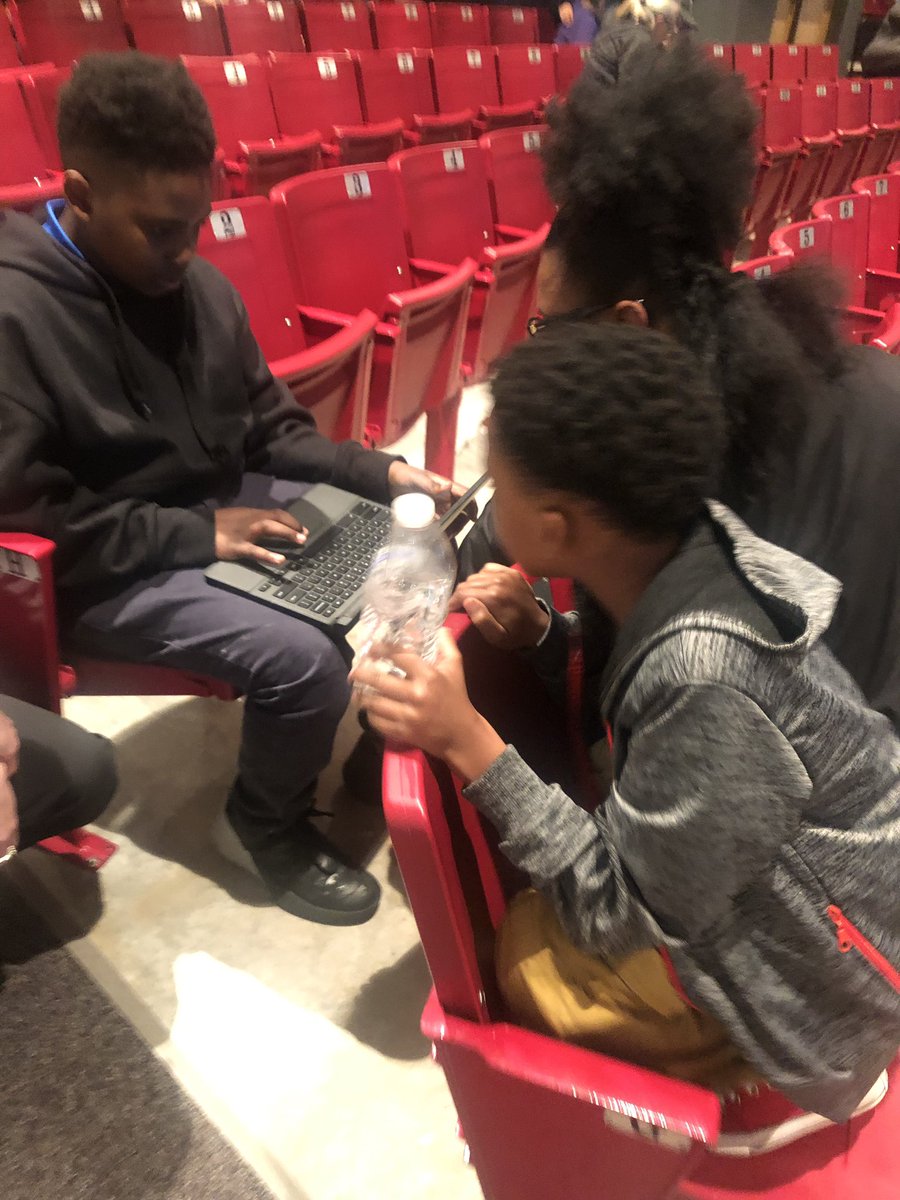 jennigreenebean's tweet photo. Family Coding Night #oneteamonegrandview #hickoryschools #familycodingnight https://t.co/zDlLItCnSY