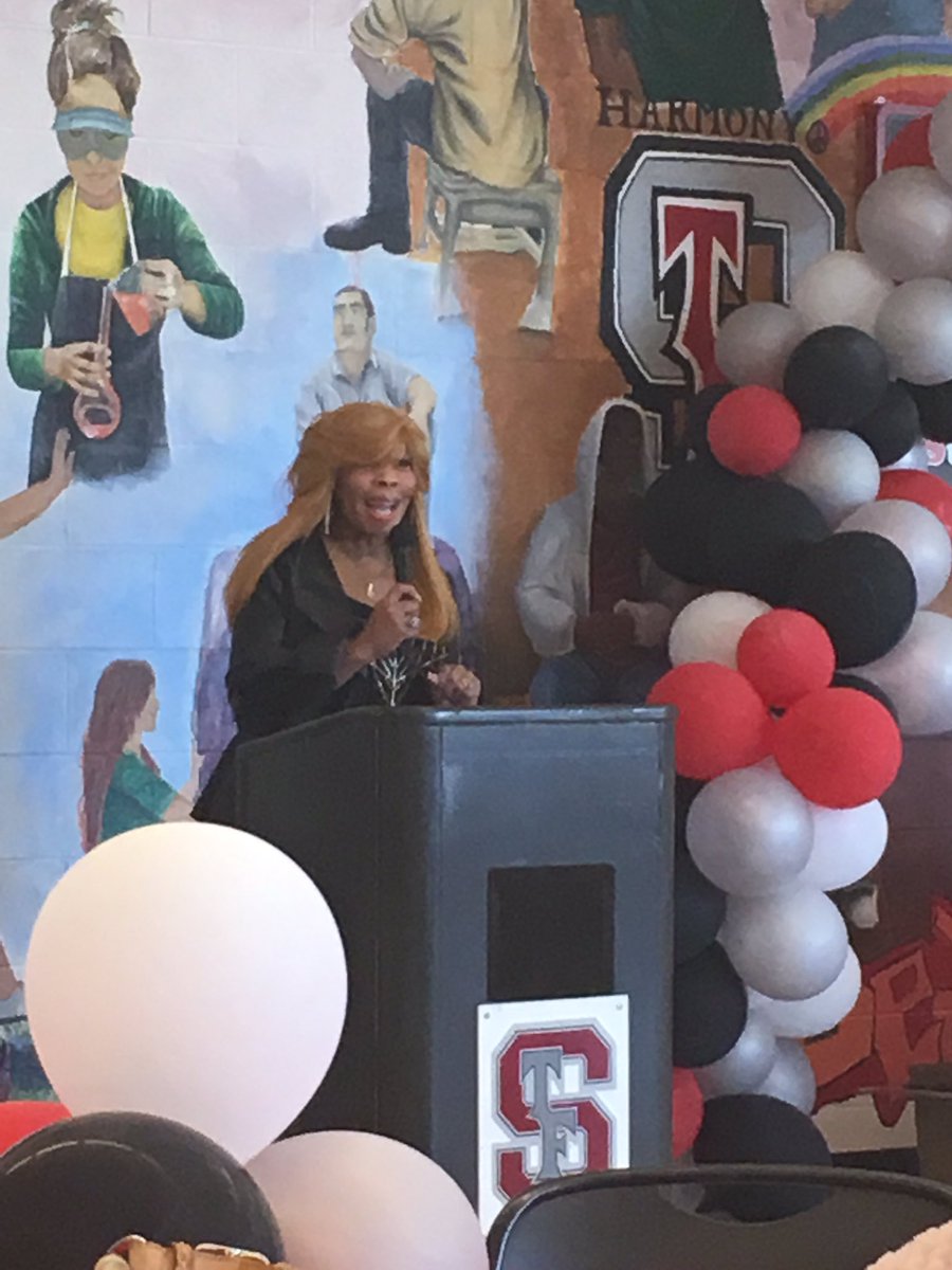 DawnWal86402113's tweet photo. Late Tweet but I enjoyed the 6th Annual Family Summit for District 215 on this past Saturday. @tfdcal215 #TeamPhemomenal215 #TFSouth #TFNPride #TFCenterproud @RenaWhitten https://t.co/eRZflSjyiY