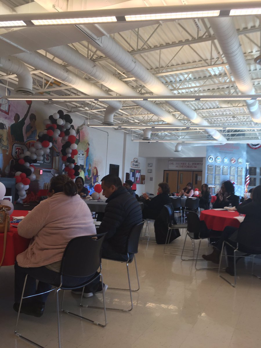 DawnWal86402113's tweet photo. Late Tweet but I enjoyed the 6th Annual Family Summit for District 215 on this past Saturday. @tfdcal215 #TeamPhemomenal215 #TFSouth #TFNPride #TFCenterproud @RenaWhitten https://t.co/eRZflSjyiY