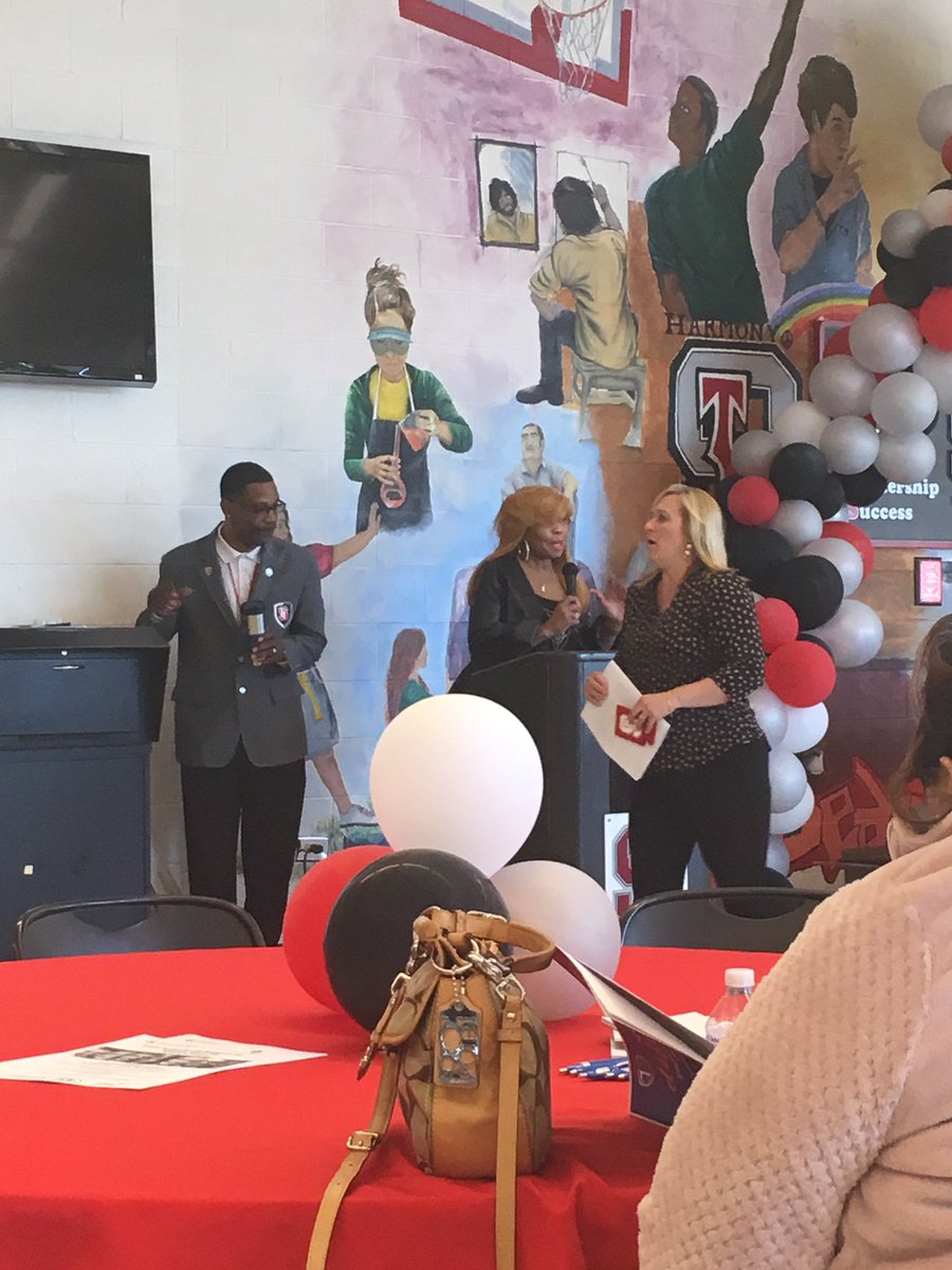DawnWal86402113's tweet photo. Late Tweet but I enjoyed the 6th Annual Family Summit for District 215 on this past Saturday. @tfdcal215 #TeamPhemomenal215 #TFSouth #TFNPride #TFCenterproud @RenaWhitten https://t.co/eRZflSjyiY