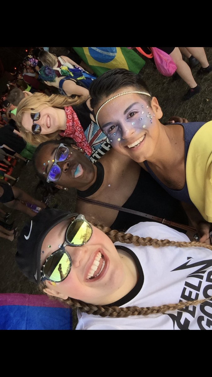 berkleyraine's tweet photo. @xl1067 #EDCXL @LexieDarliene @shawnakirwan @BryanMonroy9 edc brings the best out of us ❤️💙💚💛🧡💜 love us some PLUR #MYTRIBE https://t.co/1Jk21nm0uo