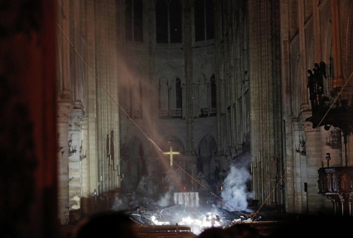 KamVTV's tweet photo. The cross of Christ still stands untouched inside Notre Dame Cathedral. Incredible. ⛪️ https://t.co/o8sUfnldbX