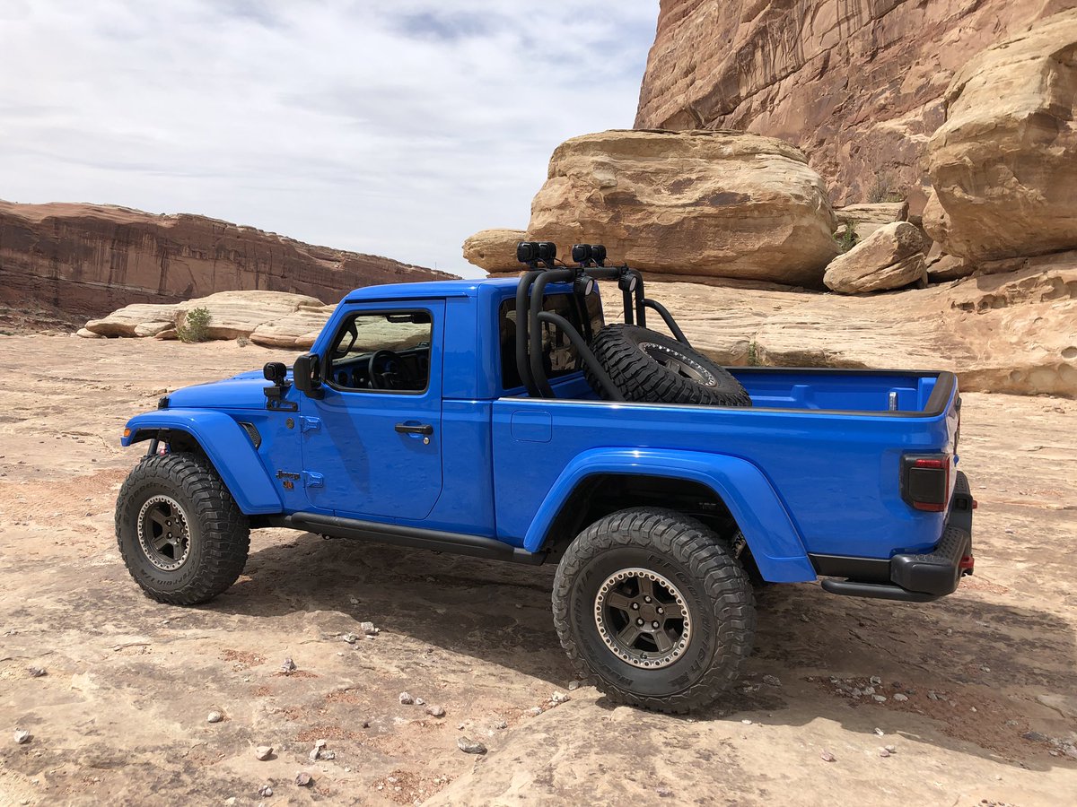 JPFreek's tweet image. Got to play with the Jeep concepts today, which is your favorite? #EJS2019 #jpfreek