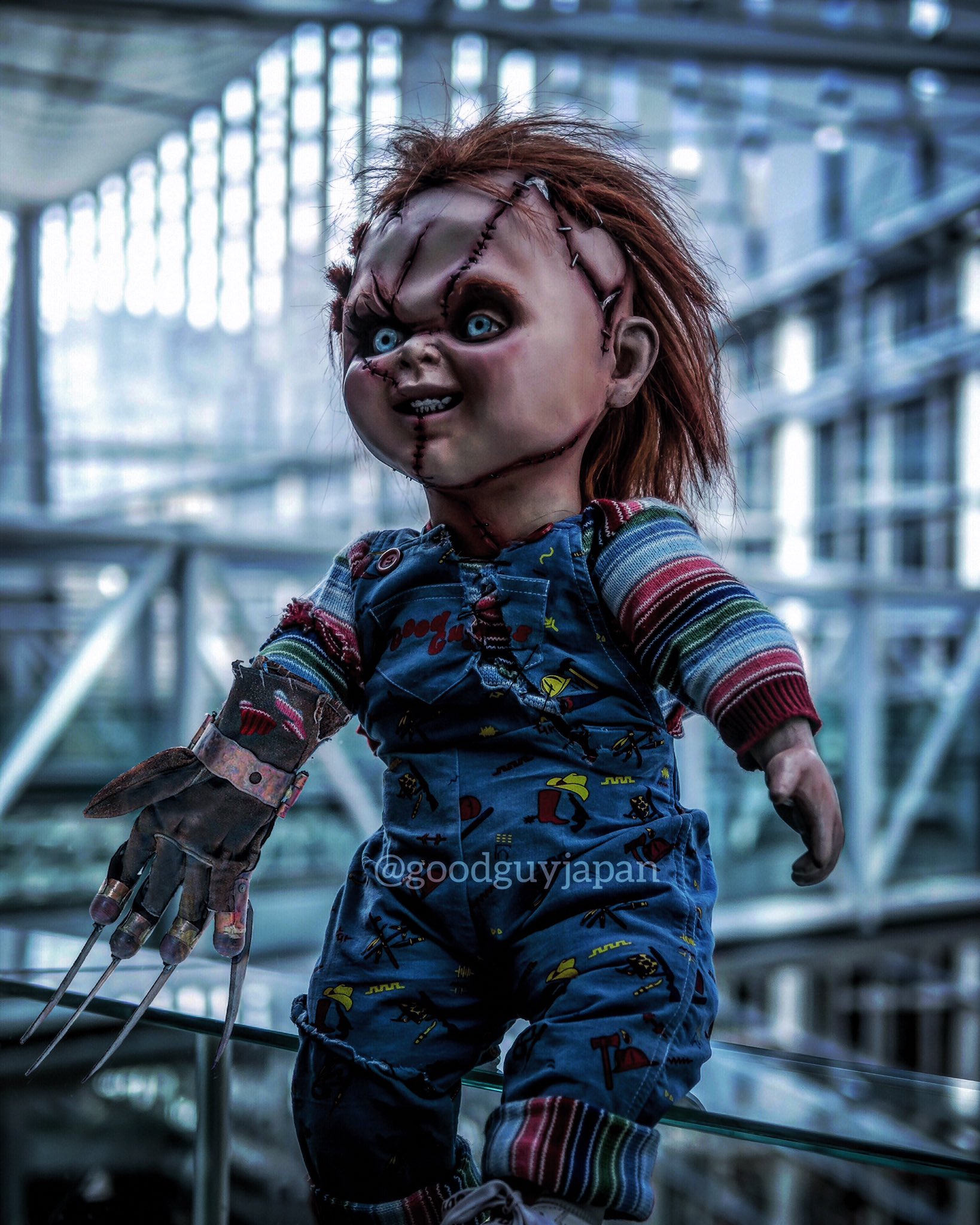 Chucky 在 Twitter 上 チャッキーくんフレディ クルーガーになった この手かっこいいからこれからずっとこの手で過ごしたいって 笑 One Two Freddy S Coming For You Three Four Better Lock Your Door Five Six Grab Your Crucifix Seven Eight