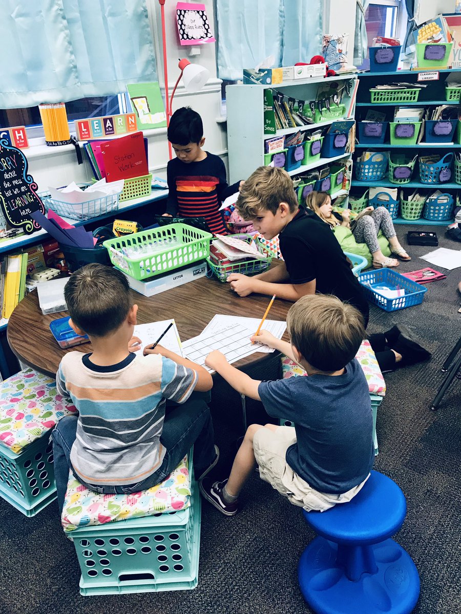 SWeishampel's tweet photo. We absolutely LOVE when our awesome 5th Grade Ambassadors come to work with our #firsties! 🌞 #CurrituckK12 #MoyockP https://t.co/adyPPd5AvU