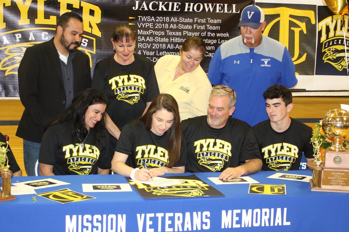 jackiehowell33's tweet image. Grateful to announce I have signed to further my academic and athletic career at Tyler Junior College. Thank you to everyone who came out to support! 💛🖤 #apachestrong
