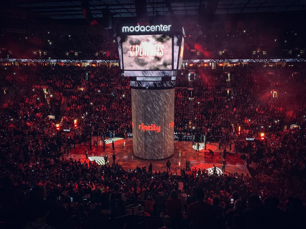 meyerproinc's tweet image. We are excited to be working with the @trailblazers again for the player intros before every playoff game! In addition to projecting on a 360 cylinder screen, we are also projecting on the ceiling panels. #meyerpro #ripcity
