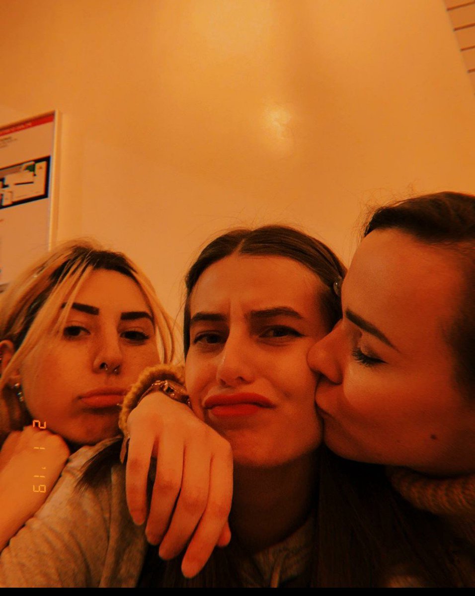_AllOfLouis's tweet photo. 𝑾𝒆 𝒂𝒍𝒔𝒐 𝒘𝒆𝒏𝒕 𝒕𝒐 𝒕𝒉𝒆 𝒓𝒆𝒔𝒕𝒂𝒖𝒓𝒂𝒏𝒕 𝒇𝒐𝒓 @fendivante'𝒔 𝒃𝒊𝒓𝒕𝒉𝒅𝒂𝒚 ♥
𝑰 𝒃𝒐𝒖𝒈𝒉𝒕 𝒂 𝒔𝒎𝒂𝒍𝒍 (𝒘𝒆𝒍𝒍... 𝒓𝒆𝒂𝒍𝒍𝒚 𝒔𝒎𝒂𝒍𝒍) 𝒈𝒊𝒇𝒕 𝒇𝒐𝒓 𝒆𝒂𝒄𝒉 𝒎𝒆𝒎𝒃𝒆𝒓 𝒐𝒇 𝒕𝒉𝒆 𝒕𝒆𝒂𝒎 𝒇𝒐𝒓 𝒄𝒉𝒓𝒊𝒔𝒕𝒎𝒂𝒔 https://t.co/1QmUGcBjKi
