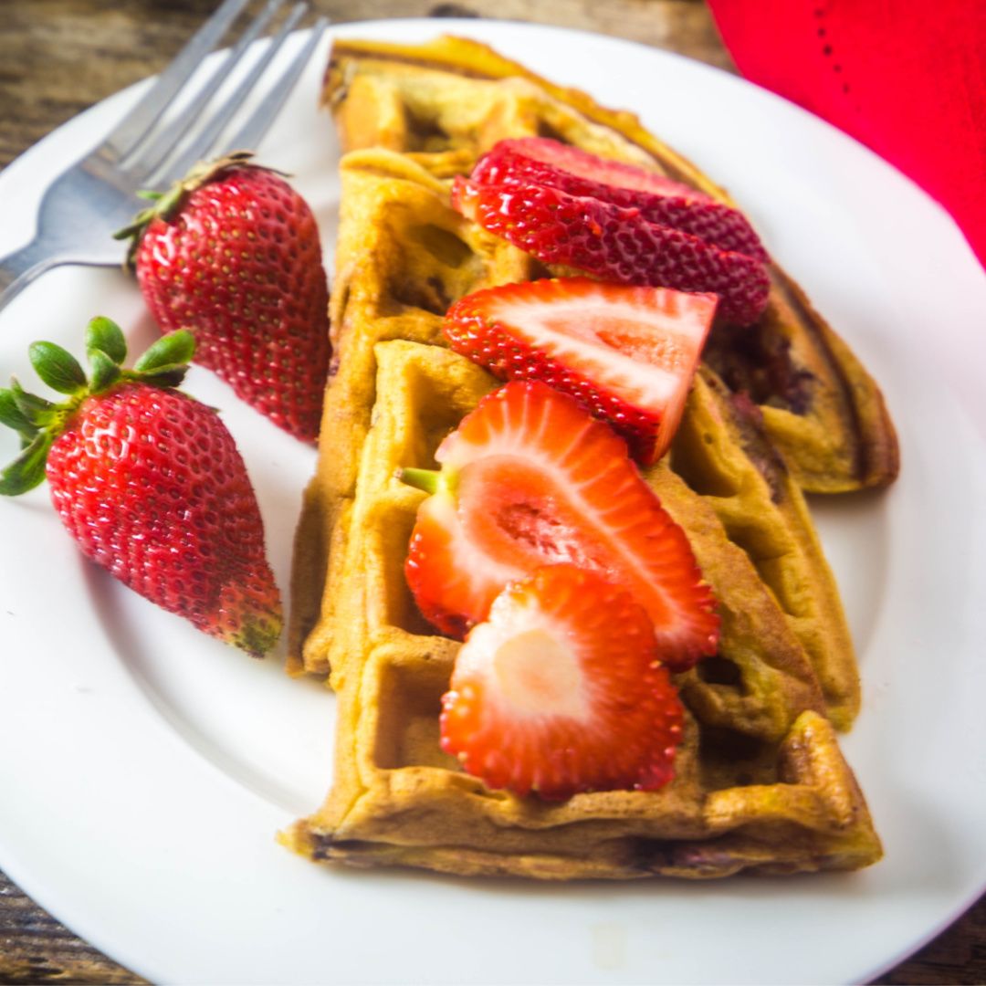 everyday_eileen's tweet photo. Strawberry Waffles https://t.co/MQFZ374XDa made w/my @HamiltonBeach waffle maker! The perfect addition to any #EasterBrunchWeek! #ad #HamiltonBeach https://t.co/BuQbXX1wrn