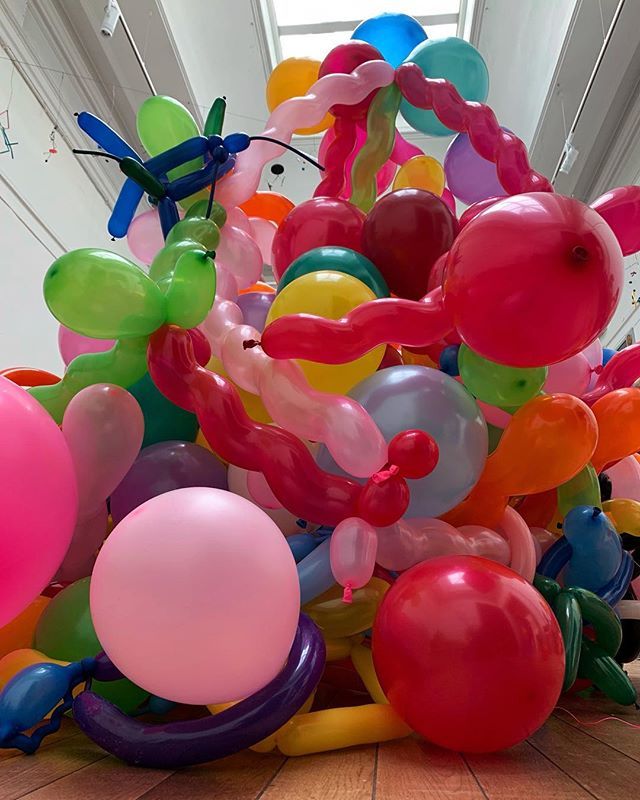 Monster balloon madness with @letsmakeartuk at @rwabristol today. I’ve only just stopped feeling light headed, my pelvic floor was severely tested and Arlo almost immediately made a giant pink wang but every single one of us loved it. Thanks guys! 🎈
… bit.ly/2GoDCNm