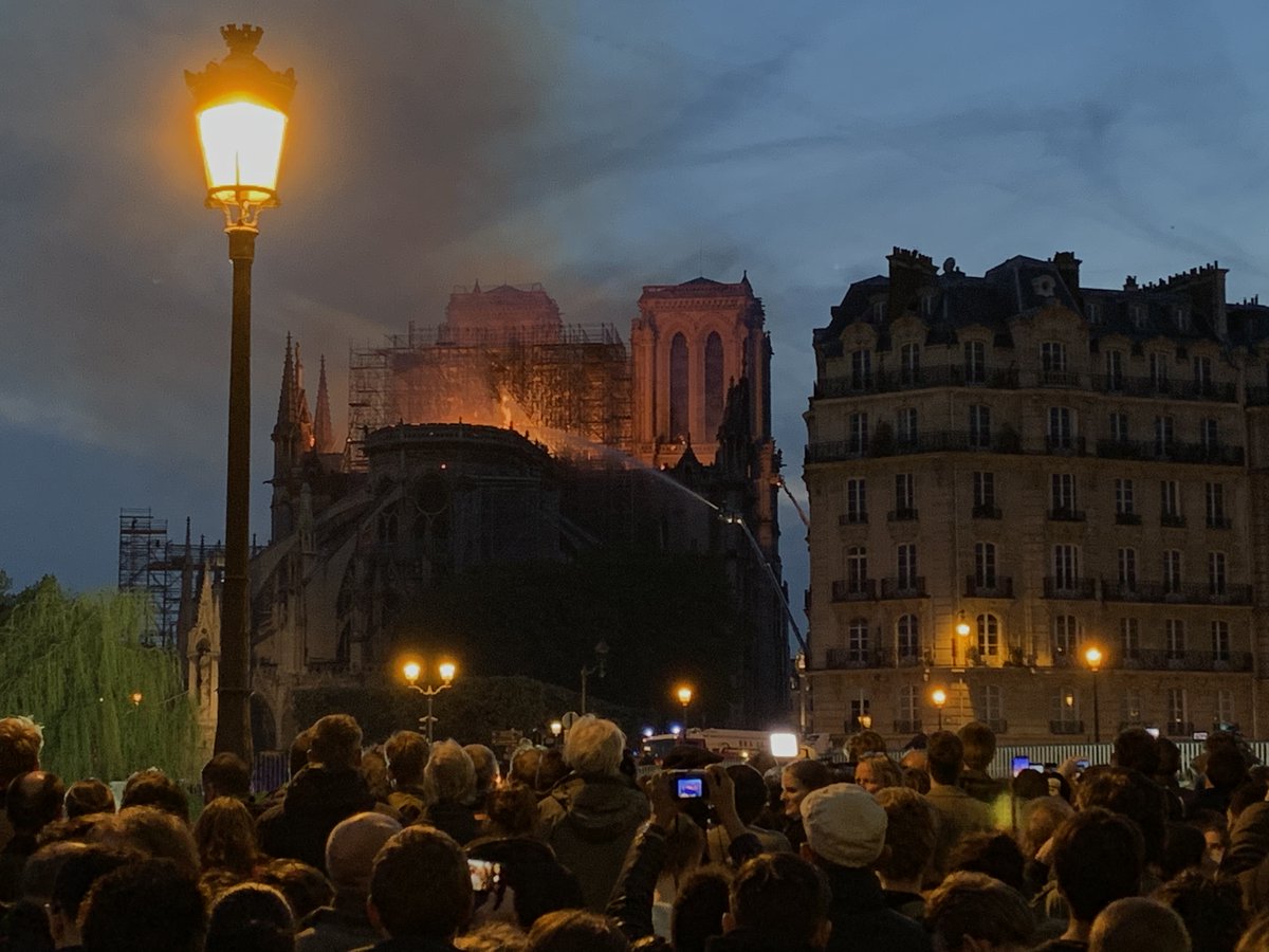 casketart_3's tweet photo. 200 years to build
800 years of existence
5 minutes to burn 

#NotreDame #Paris https://t.co/Nuwkz29UYu